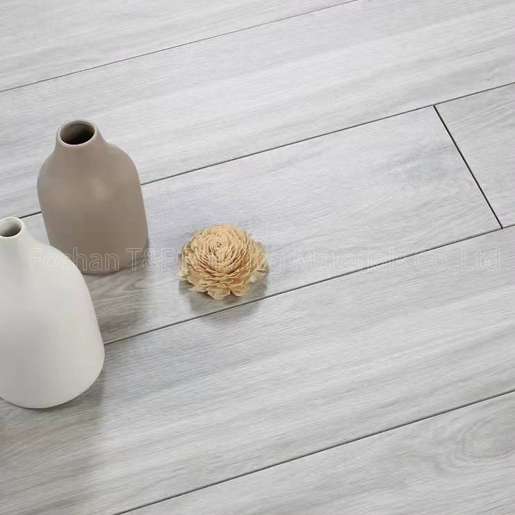 Piastrelle di ceramica di legno del grano di progettazione di effetto di rivestimento, pavimentazioni 150 x 900mm delle mattonelle della plancia della porcellana