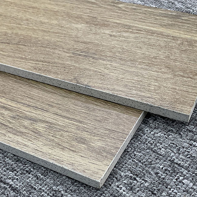 Mattonelle di legno d'imitazione dell'anti di slittamento quercia di superficie ruvida 150*900mm per il salone