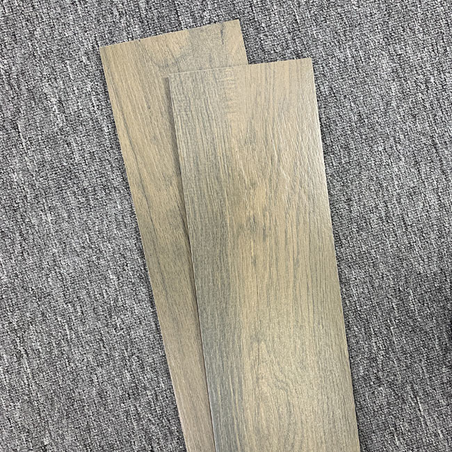 Slittamento del corpo di superficie ruvida anti della porcellana di legno delle piastrelle per pavimento piene di effetto resistente all'uso