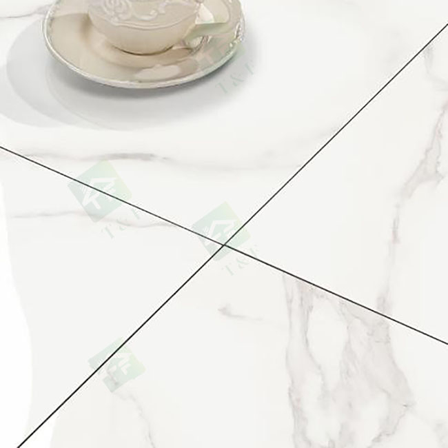 il salone di 600*600mm ha lustrato le piastrelle di ceramica che il marmo bianco eccellente con la vena di Glod ha lustrato lucidato