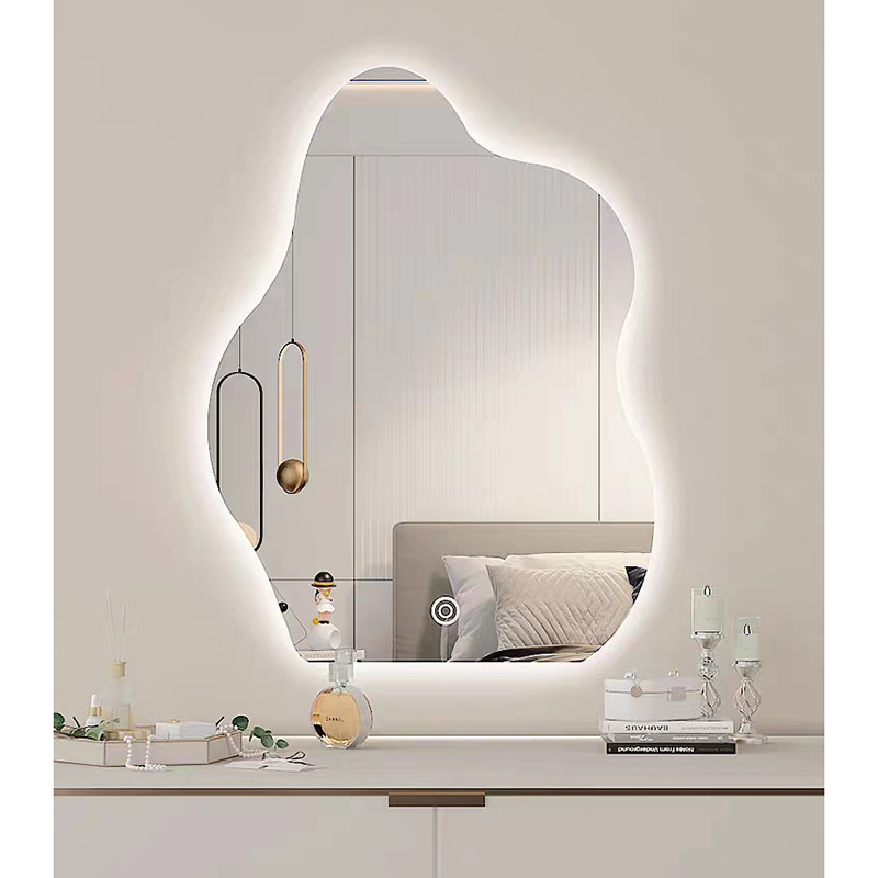 Lo specchio a forma di Smart della decorazione di attaccatura di parete della nuvola irregolare ha condotto lo specchio della parete per il bagno