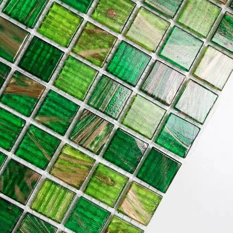 Piastrelle di vetro verde in stile retrò classico con linea d'oro Bagno Bagno Sfondo Piastrelle da parete