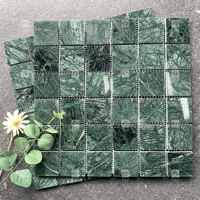 Mosaico di marmo naturale Piscina lucidata Piastrella verde di forma quadrata Decorazione della casa