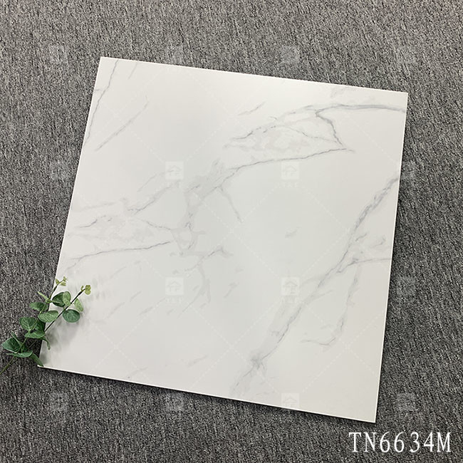 Bianco colore marmo look porcellana piastrelle rustiche per camera da letto o cucina